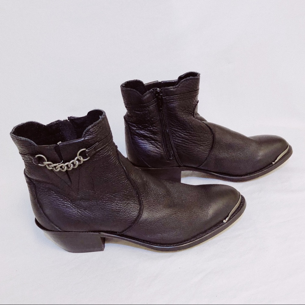 SOLD!!! DURANGO BLACK LEATHER ANKLE BOOT-ies